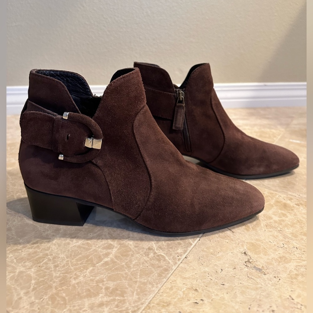 Aquatalia Fiamma Weatherproof Suede Ankle boots . Made in Italy